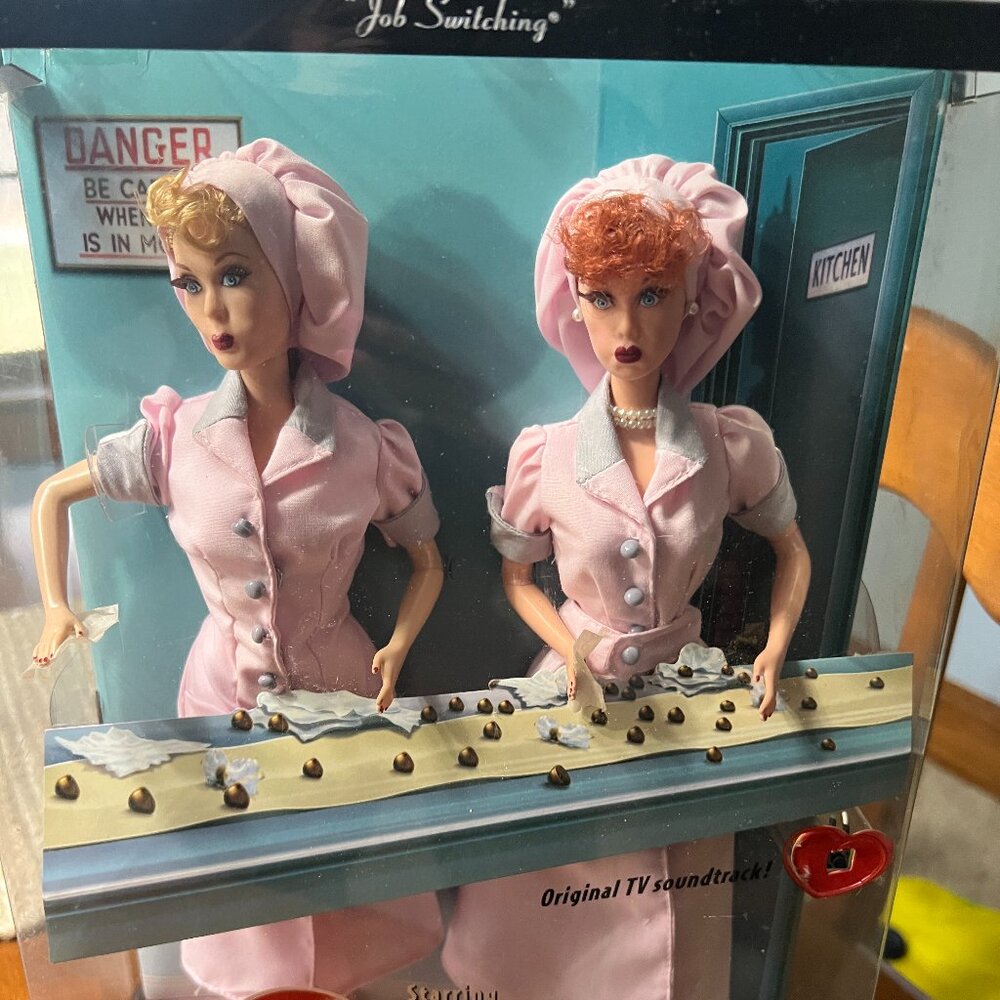 I Love Lucy - doll set- Ethel and Lucy at the Candy factory - NEW IN BOX - Picture 2 of 4